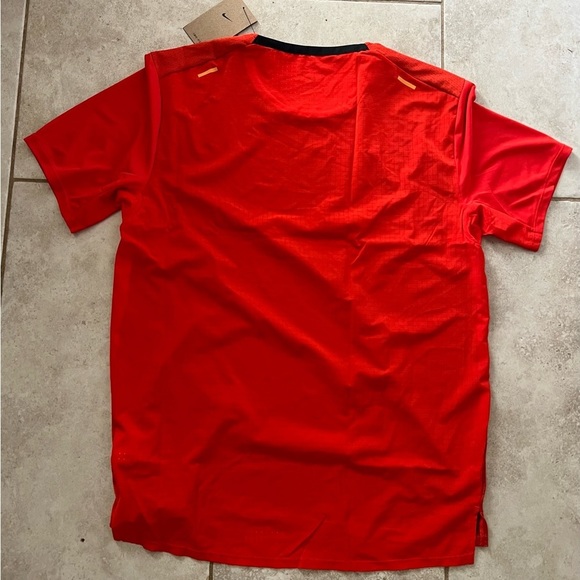 New Men’s Nike Trail Rise 365 red / orange Running Shirt DN4646-634 Outdoor - Picture 2 of 4